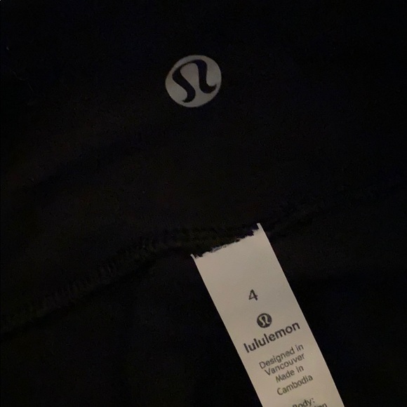 Black lululemon reversible leggings - Picture 7 of 7